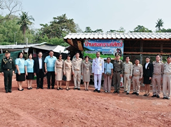 ผอ.ศูนย์ฯ สมุทรสงคราม  “สวนสุนันทา”
ร่วมต้อนรับ
ผู้แทนพระองค์เชิญอาหารสัตว์ประทานมอบให้แก่สถานสงเคราะห์สัตว์
จังหวัดสมุทรสงคราม