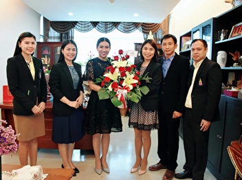 Samut Songkhram Education Center Gave a
Gift on the Occasion of Birthday of Vice
Chancellor for Administration 
