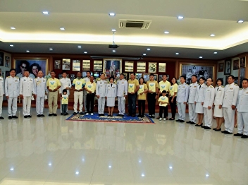 The Royal Bestowal Ceremony of
Commemorative Plaque and Un Ai Rak Super
Biker Coat  in front of King Rama 10’s
Trefoil