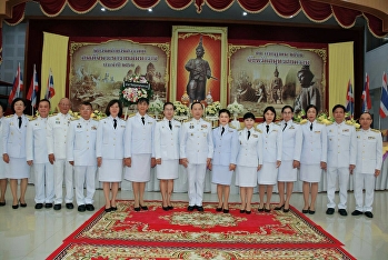 พิธีวาง
พวงมาลาถวายราชสักการะต่อหน้าพระบรมสาทิสลักษณ์
สมเด็จพระนารายณ์มหาราช ณ
หอประชุมองค์การบริหารส่วนจังหวัดสมุทรสงคราม