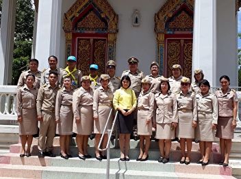 Director of Suan Sunandha, Samut
Songkhram Center Welcomed the Royal
Envoy that Came to Give Offerings as
Tri-royal Cloth and Thai Religious
Equipments to Phrakhru Samutkijwibun,
Abbot of Bang Khae Klang Temple, Samut
Songkhram Province