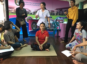 โครงการหลักสูตรนวดไทยเพื่อสุขภาพ 150
ชั่วโมงรุ่นที่ 2 บรรยายวันที่ 13
สอนเทคนิคคลายเส้นบริเวณคอและไหล่ก่อนนวด
สาธิตการใช้ลูกประคบในการนวด
ฝึกปฏิบัติการนวดเพื่อสุขภาพ