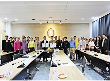Chancellor of Suan Sunandha Rajabhat
Joined the MOU Signing Ceremony between
Samut Songkhram Province  and Network
Partners to Improve Academic Services in
Society and Focus on Building Strong
Communities to Meet the Local Needs and
Connect Learning Resou