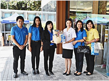 The Board of Directors of TOT Co., Ltd.,
Samut Songkhram Branch Gave Presents to
Director of Samut Songkhram Education
Center 