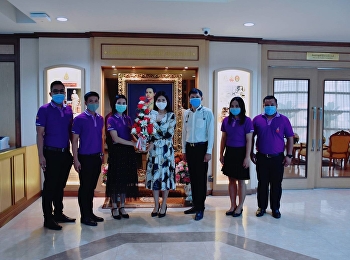 คณะผู้บริหารศูนย์การศึกษาจังหวัดสมุทรสงคราม
 “ราชภัฏสวนสุนันทา”
เข้ามอบช่อดอกไม้แสดงความยินดีแด่
เข้ามอบช่อดอกไม้แสดงความยินดี