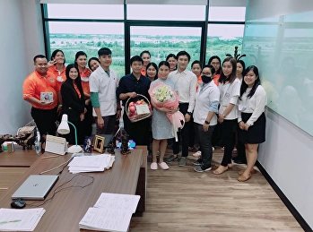 Participate in giving fruit and flower
baskets to congratulate and bless On the
birthday of the Director of the
Education Center Samut Songkhram
Province