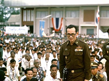 โครงการพระราชดำริด้านการส่งเสริมการสร้างอาชีพที่สำคัญ
ในพระบาทสมเด็จพระบรมชนกาธิเบศร
มหาภูมิพลอดุลยเดชมหาราช บรมนาถบพิตร
เพื่อสร้างรายได้
พัฒนาคุณภาพชีวิตของพสกนิกรชาวไทย