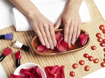 ฟื้นบำรุงเล็บมือให้แข็งแรงด้วย 4
สูตรเคล็ดลับความงามจากธรรมชาติ