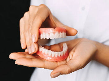 “ทำฟันปลอมเถื่อน” อันตราย
เสี่ยงสูญเสียฟัน-ติดเชื้อในช่องปาก