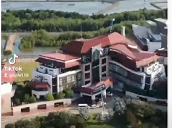Building and facility maintenance
personnel Samut Songkhram Province
Education Center Suan Sunandha Rajabhat
University led a team of housewives and
gardeners to work as assigned by the
management to provide building
maintenance services and equipment sys