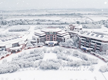 The cold season has begun to arrive...
Have you prepared your winter clothes
yet?