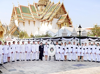 Suan Sunandha Rajabhat University
co-hosted a merit-making ceremony to pay
respects to the late Queen Sirikit, the
Queen Mother.